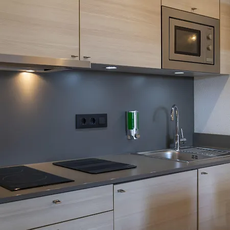 Almirall Apartman *